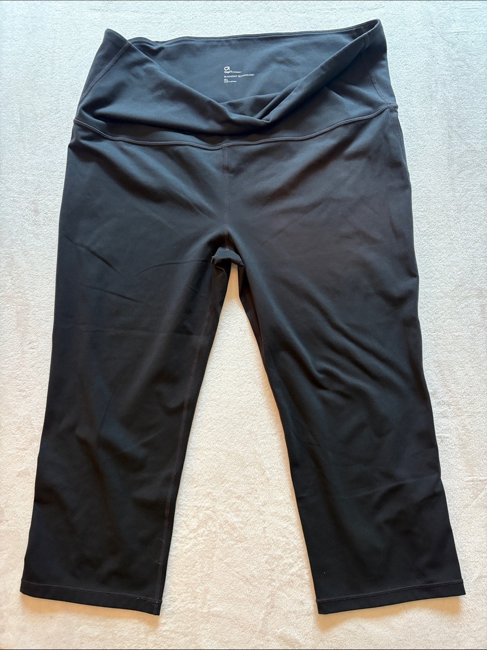 GAPFIT BLACK HIGH-WAIST CAPRI LEGGINGS